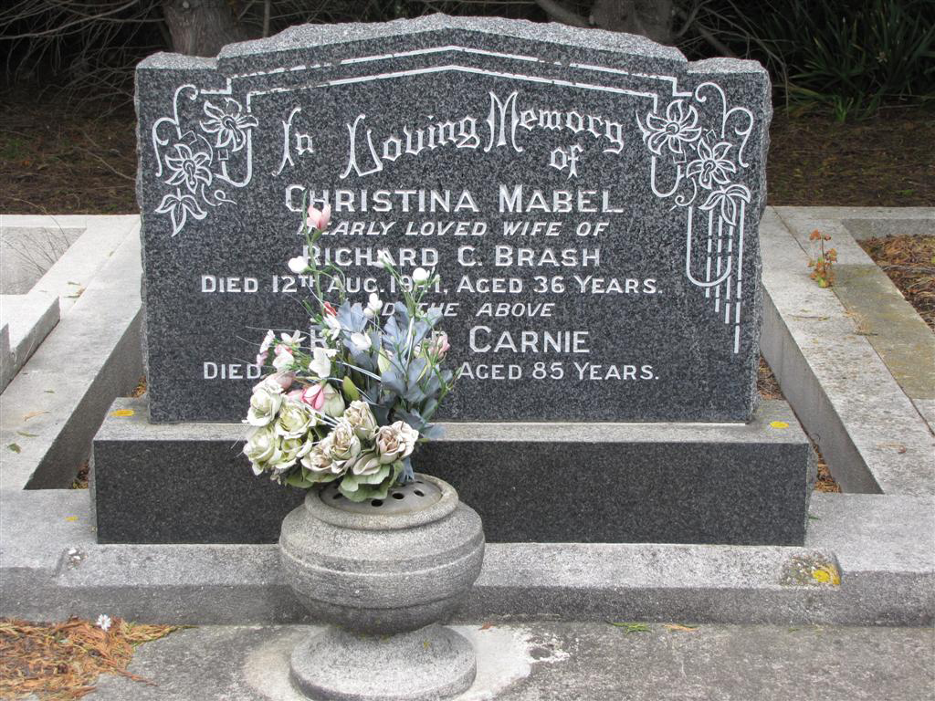 Photo of headstones/Christina Mabel McDonald  d 1941 hdstn Invercargill